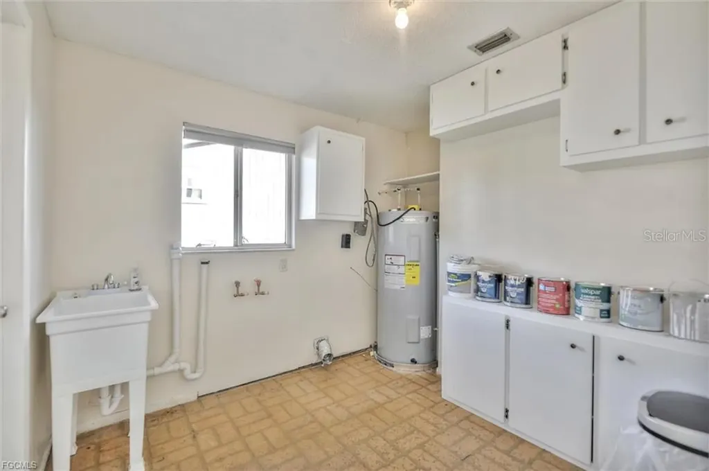 158 SE 26th Street Cape Coral FL 33904