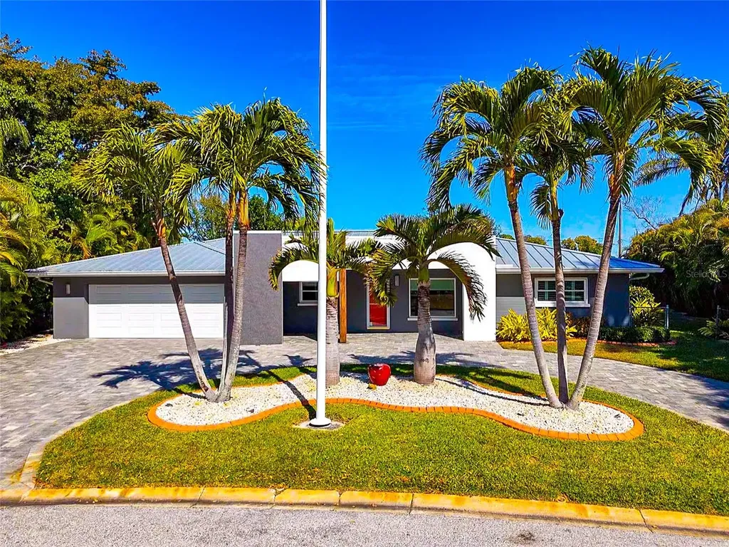 2639 Bougainvillea Street Sarasota FL 34239