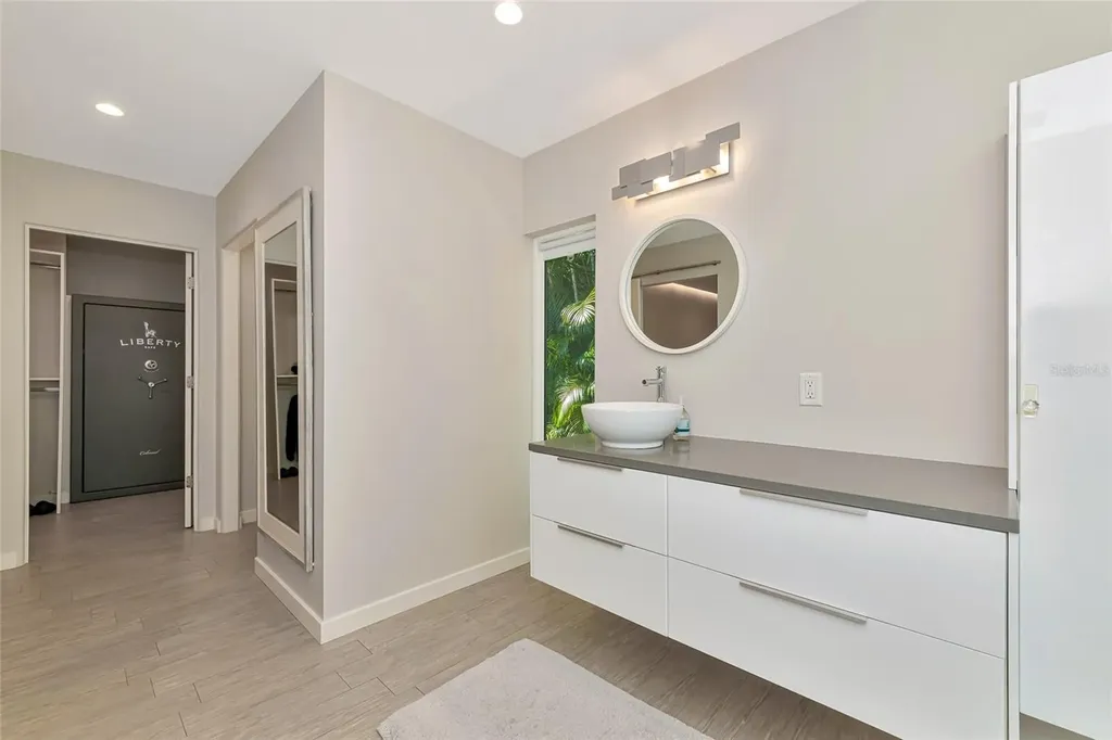 2639 Bougainvillea Street Sarasota FL 34239