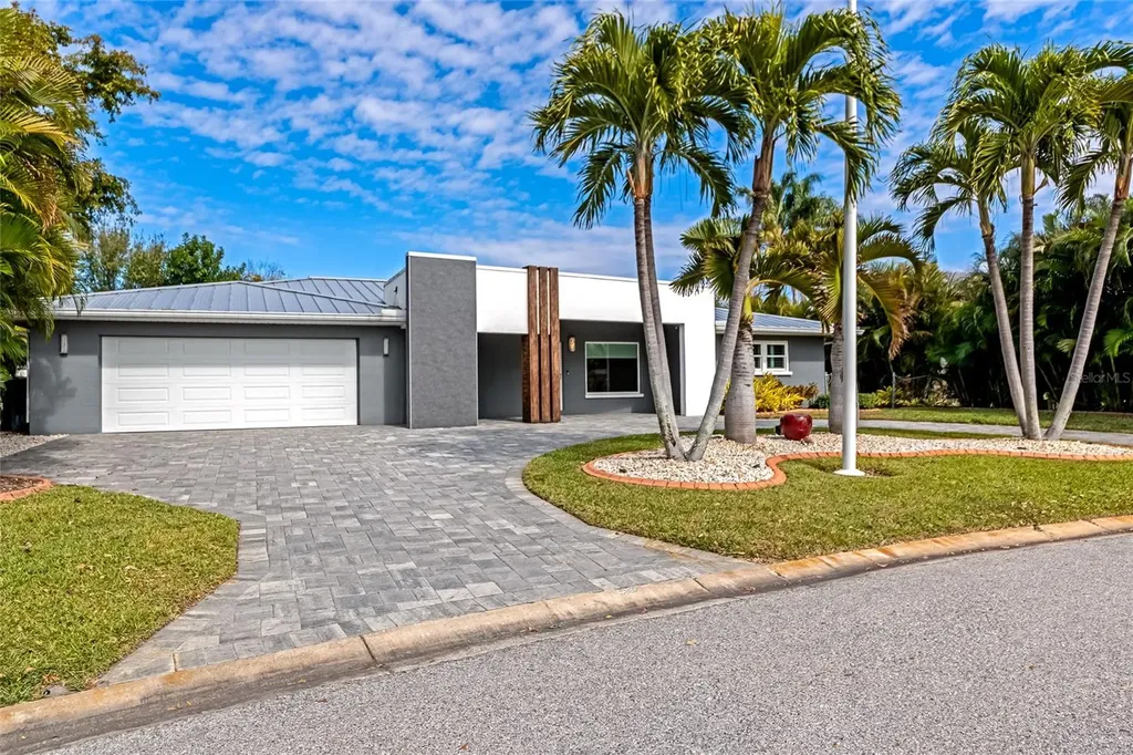 2639 Bougainvillea Street Sarasota FL 34239