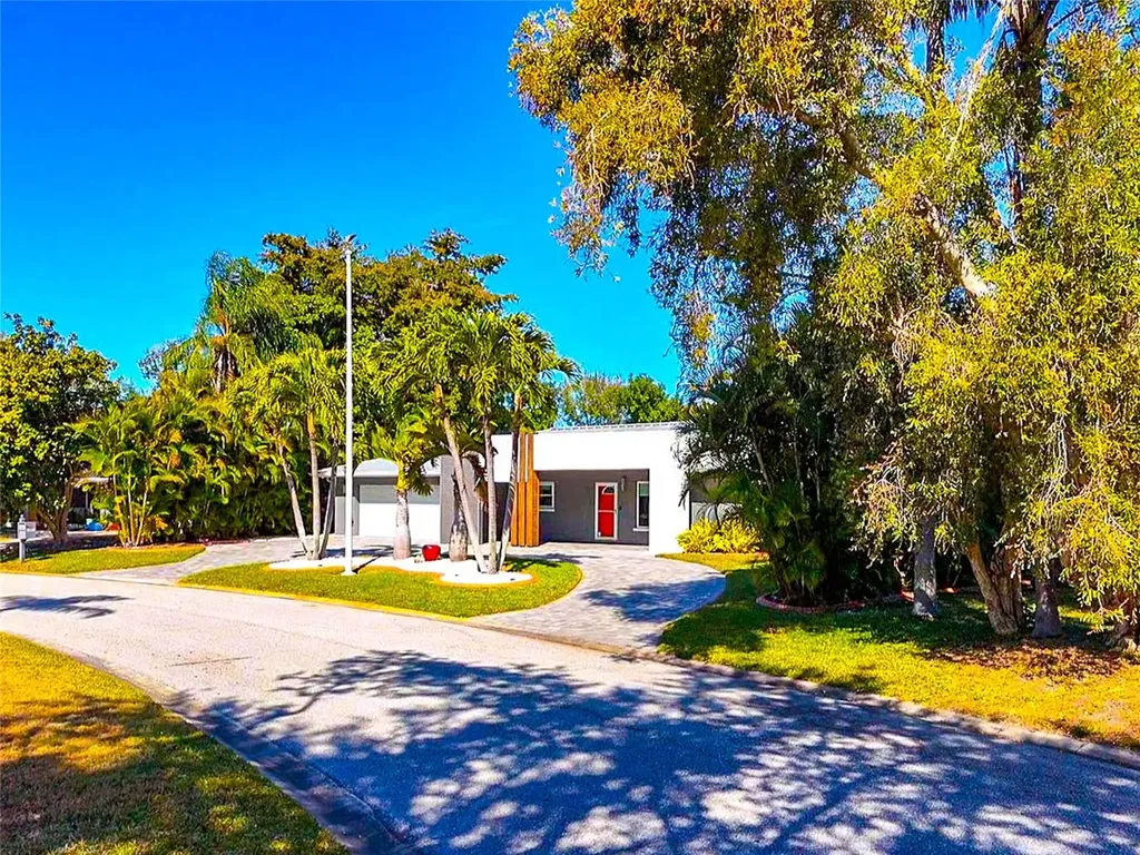 2639 Bougainvillea Street Sarasota FL 34239