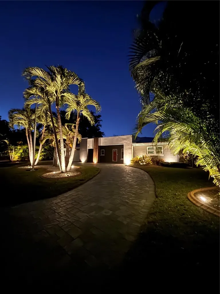 2639 Bougainvillea Street Sarasota FL 34239