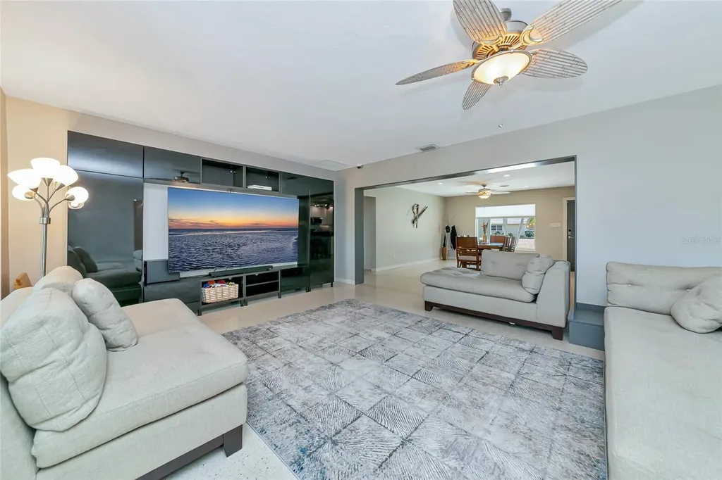 2639 Bougainvillea Street Sarasota FL 34239