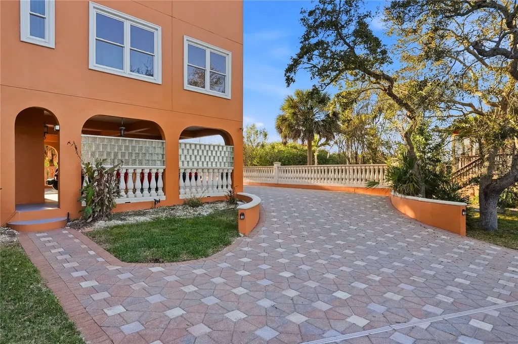 9017 Baywood Park Drive Seminole FL 33777