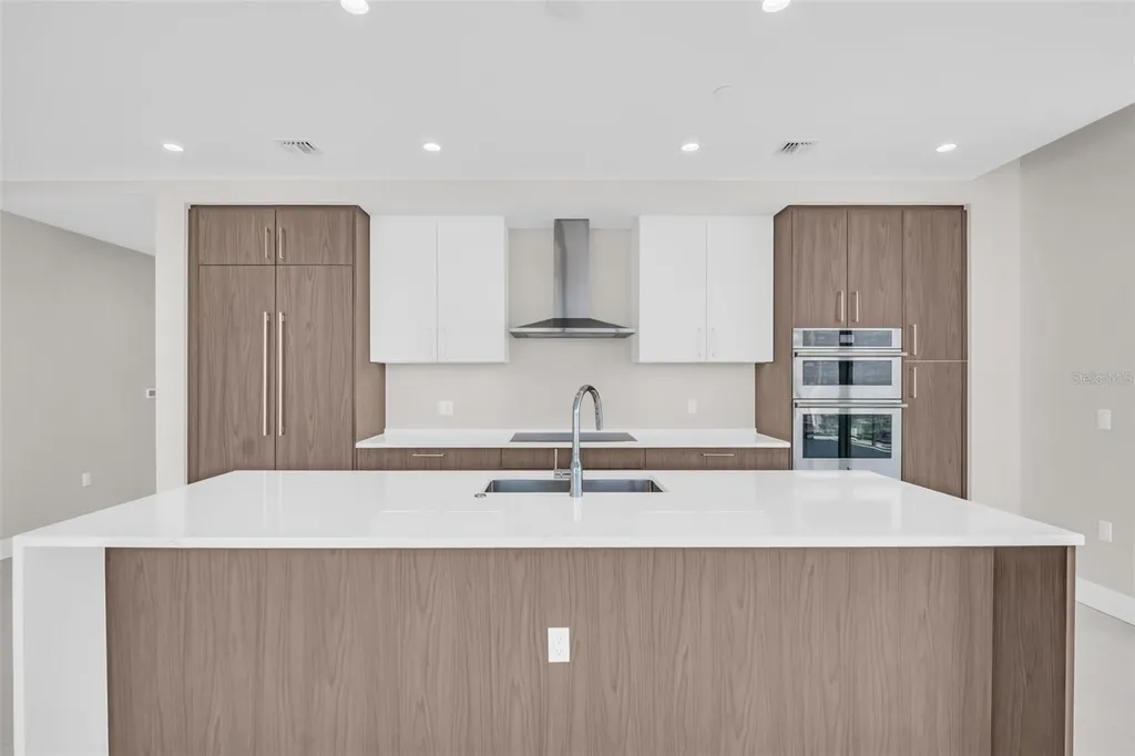 275 1st Avenue S St Petersburg FL 33701