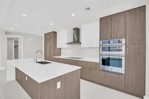 275 1st Avenue S St Petersburg FL 33701