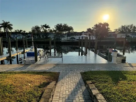1683 Watermark Circle NE St Petersburg FL 33702