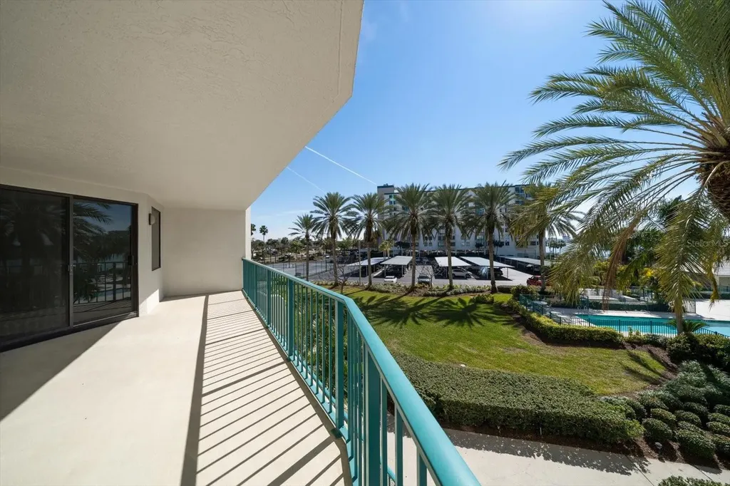 670 Island Way Clearwater Beach FL 33767