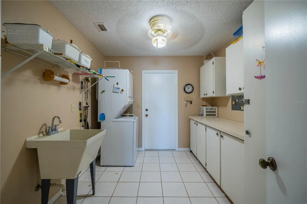 1723 Wolf Laurel Drive Sun City Center FL 33573