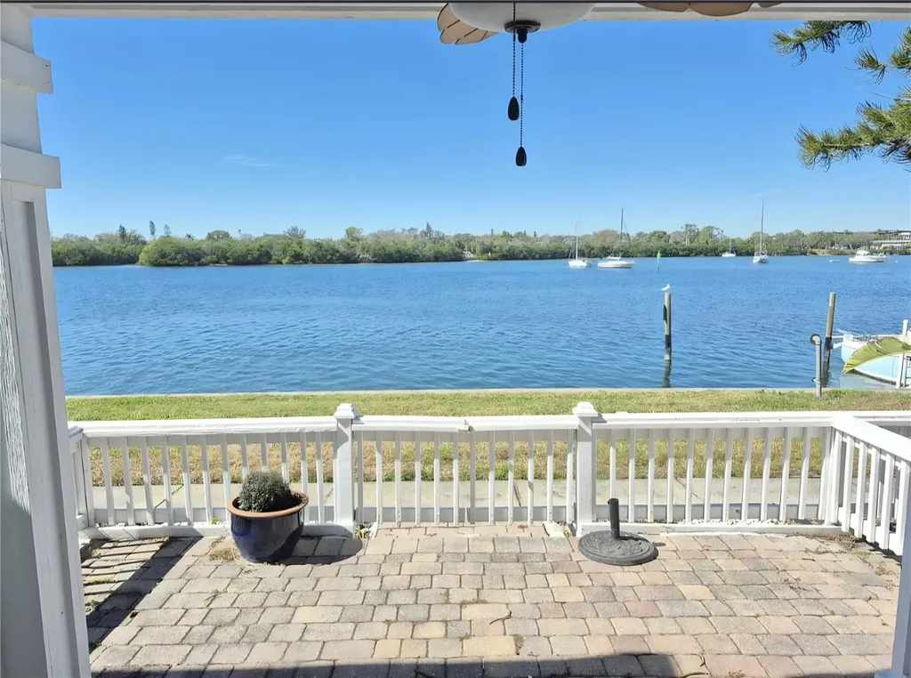 3739 Pompano Drive SE St Petersburg FL 33705