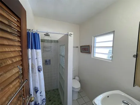 327 Bravos Vieques PR 00765
