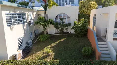 327 Bravos Vieques PR 00765