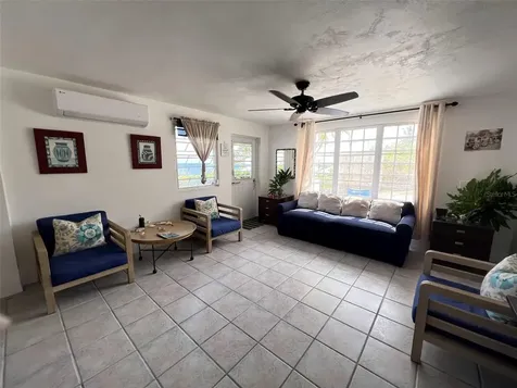 327 Bravos Vieques PR 00765