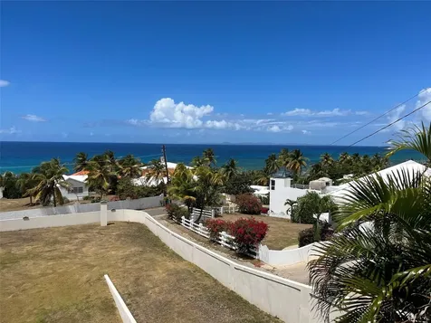 327 Bravos Vieques PR 00765