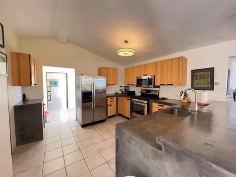 327 Bravos Vieques PR 00765