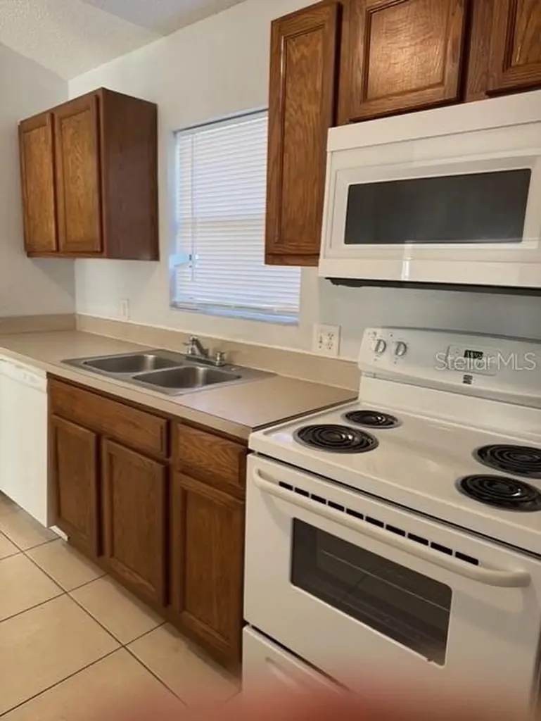 198 Majors Lane Kissimmee FL 34743