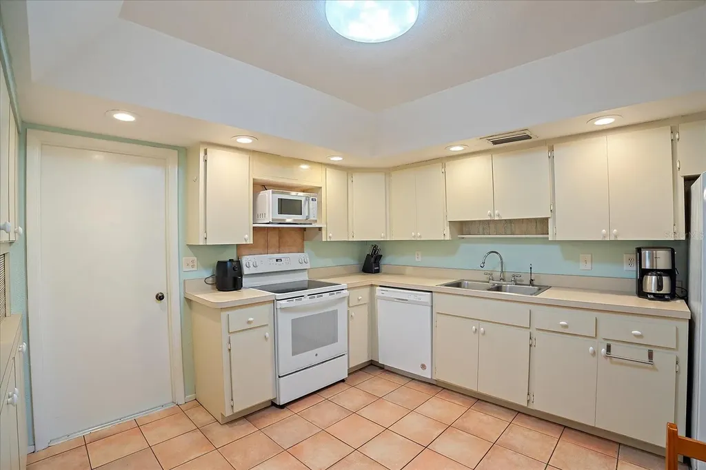 6948 W Country Club Drive N Sarasota FL 34243