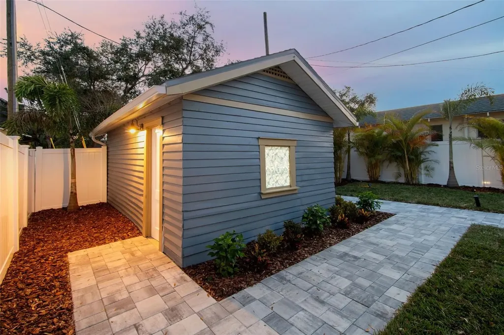 322 11th Avenue N St Petersburg FL 33701