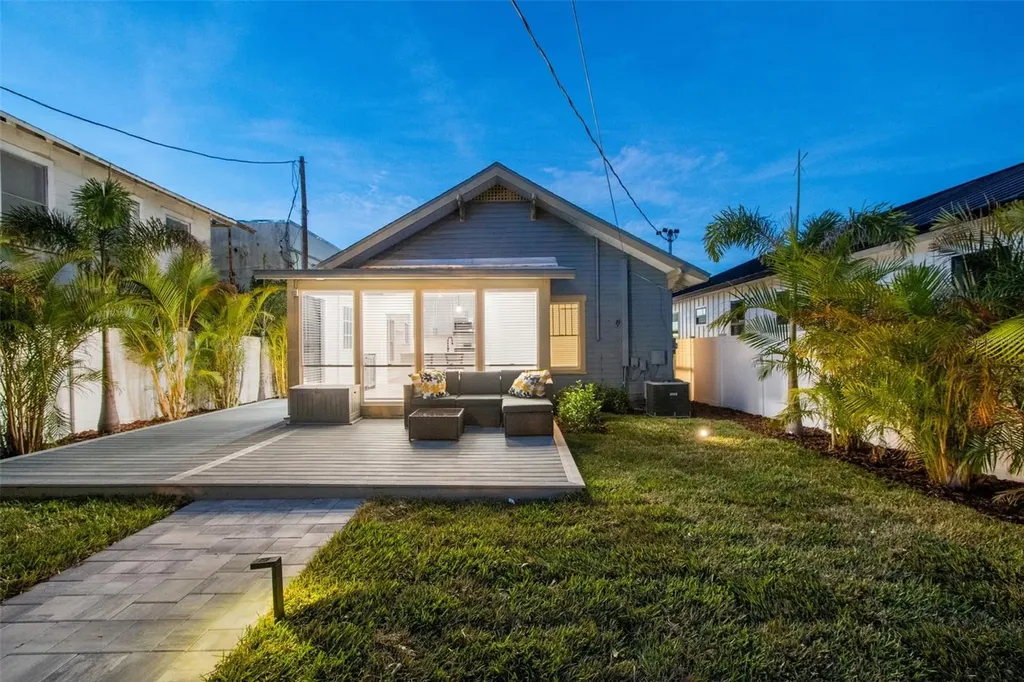 322 11th Avenue N St Petersburg FL 33701