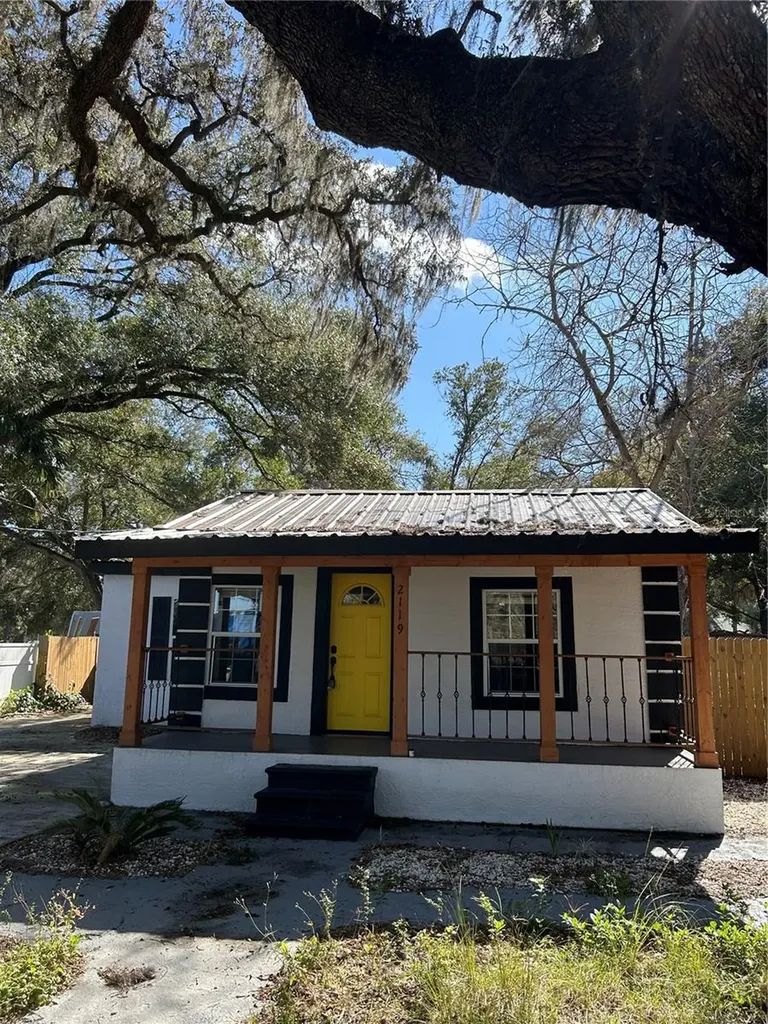 2119 E Ellicott Tampa FL 33610