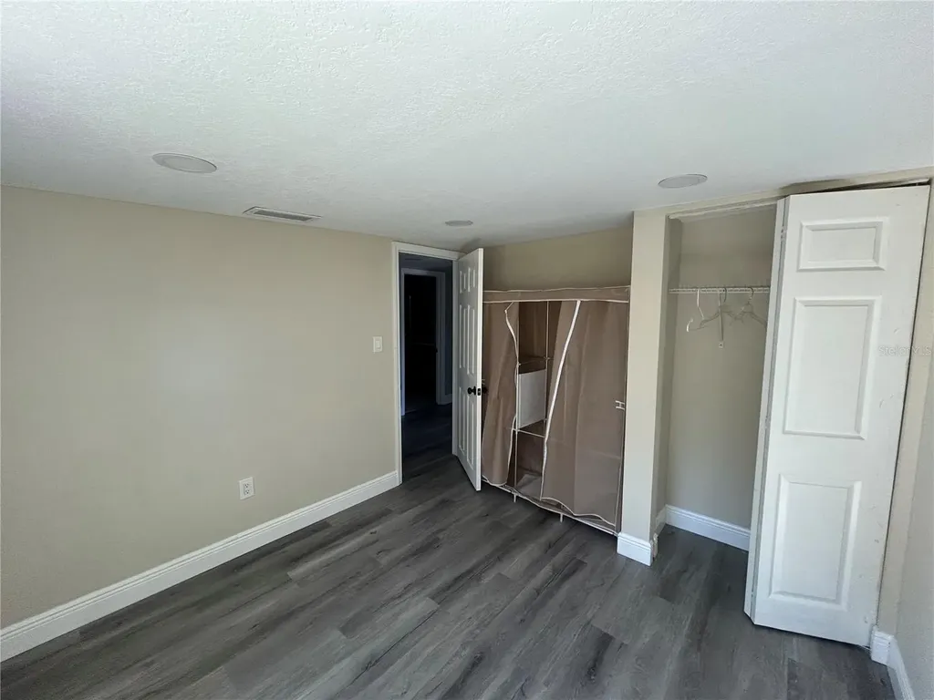 2119 E Ellicott Tampa FL 33610