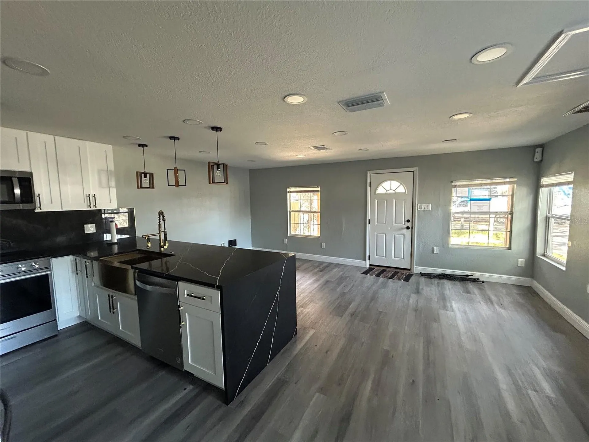 2119 E Ellicott Tampa FL 33610