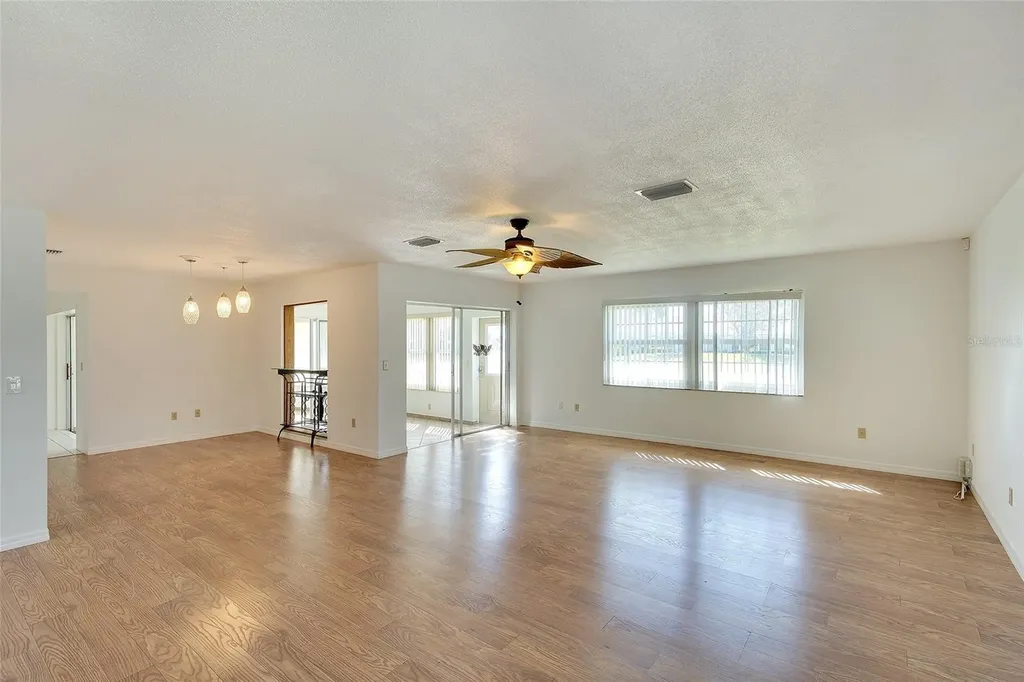 6517 10th Avenue W Bradenton FL 34209