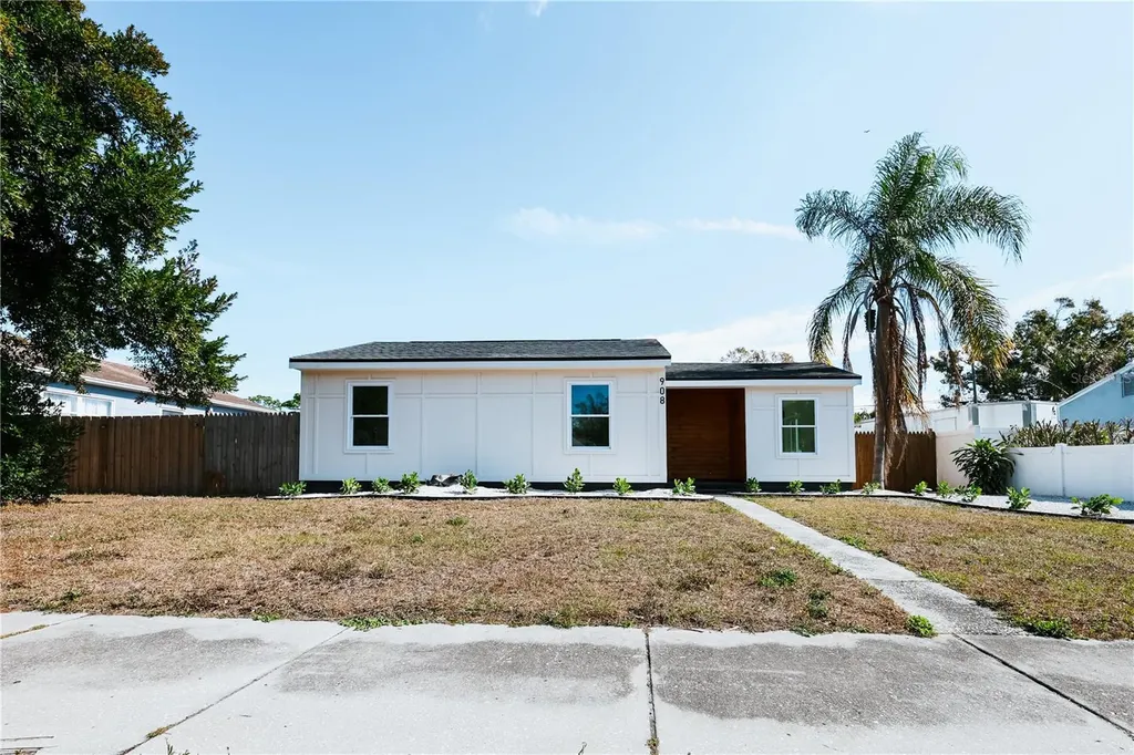 908 61st Street S Gulfport FL 33707
