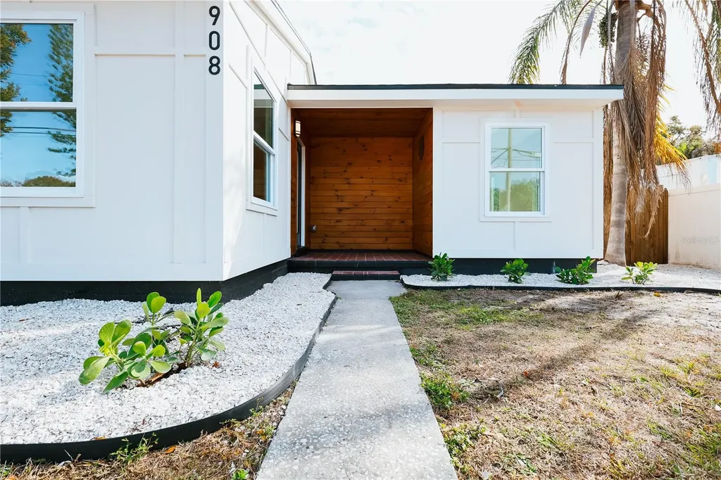908 61st Street S Gulfport FL 33707