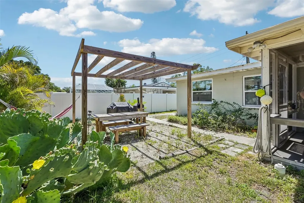 2818 11th Avenue W Bradenton FL 34205