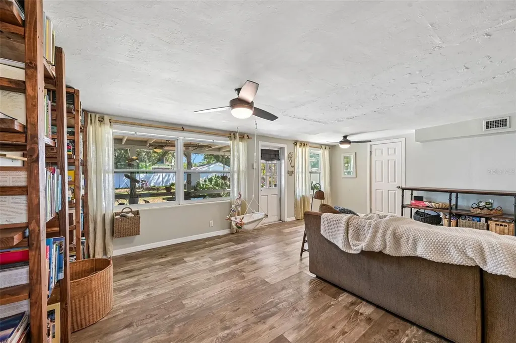 2818 11th Avenue W Bradenton FL 34205