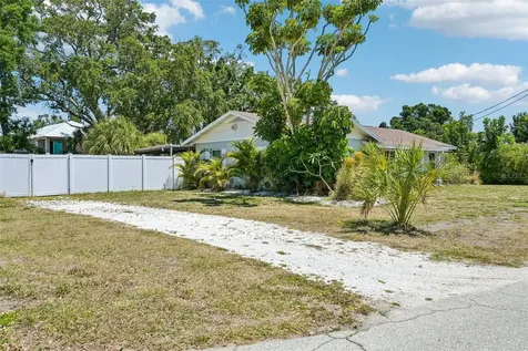 2818 11th Avenue W Bradenton FL 34205