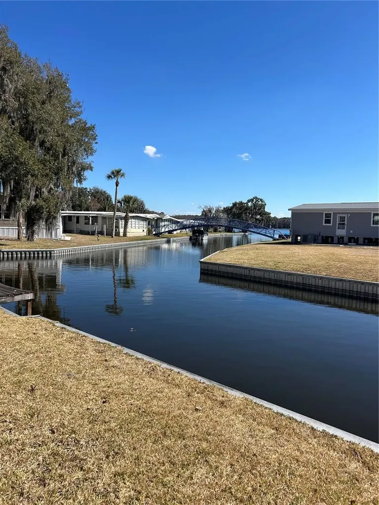40 Sabal Palm Circle Eustis FL 32726