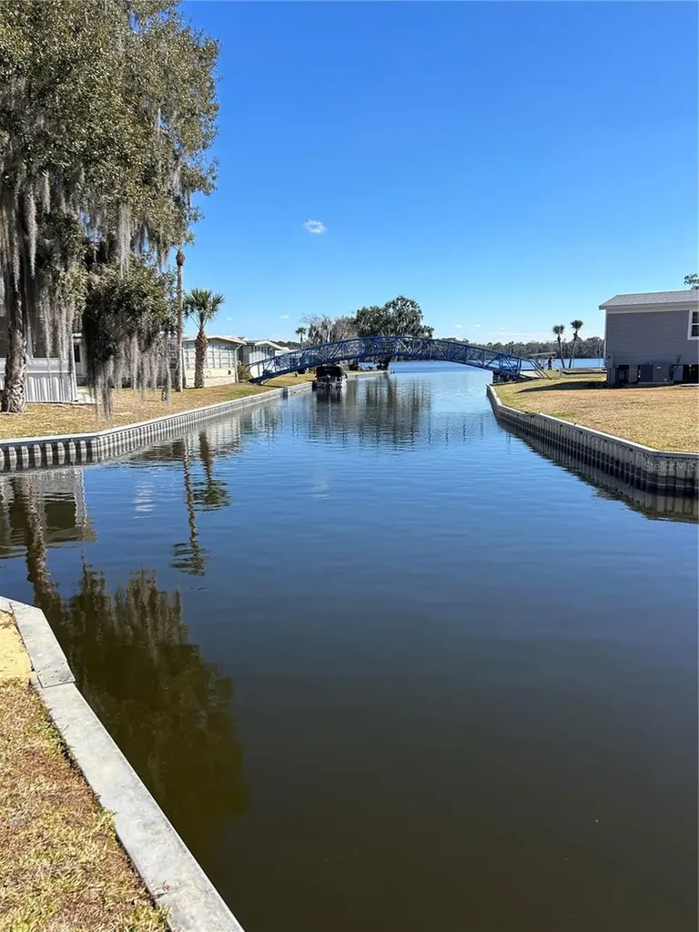 40 Sabal Palm Circle Eustis FL 32726