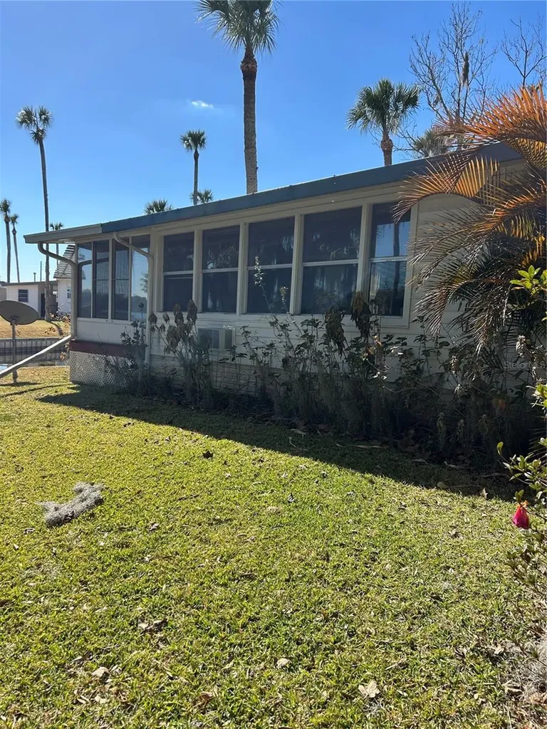 40 Sabal Palm Circle Eustis FL 32726