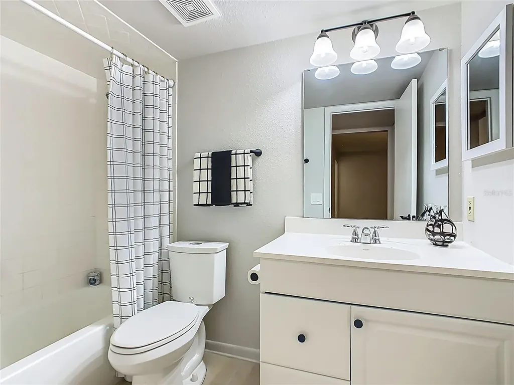 1821 Village Court Mulberry FL 33860