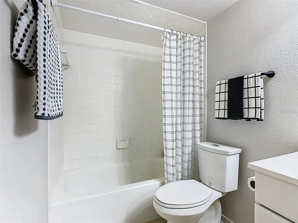 1821 Village Court Mulberry FL 33860
