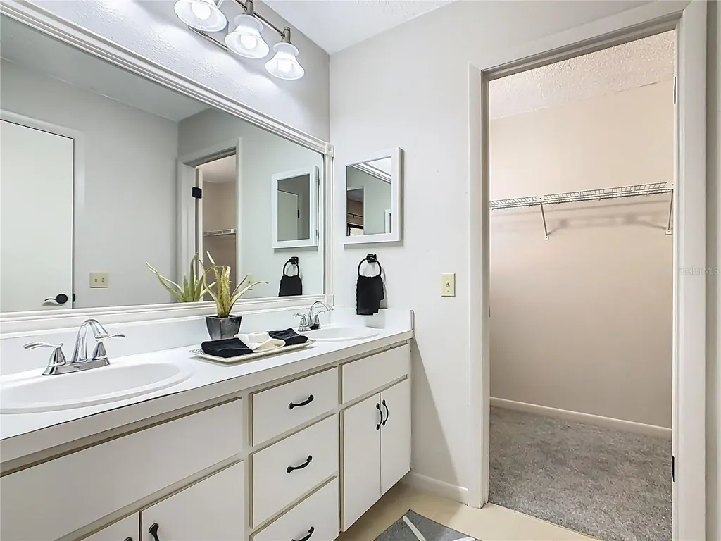 1821 Village Court Mulberry FL 33860
