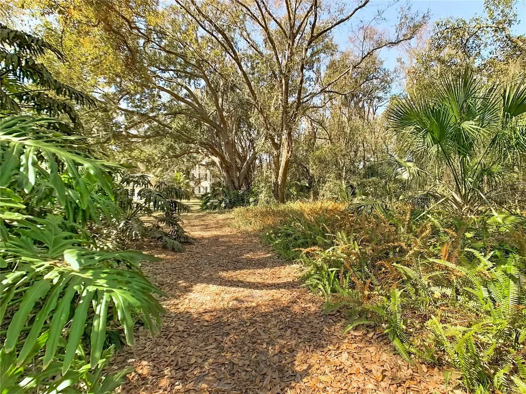 1821 Village Court Mulberry FL 33860