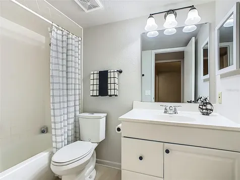 1821 Village Court Mulberry FL 33860