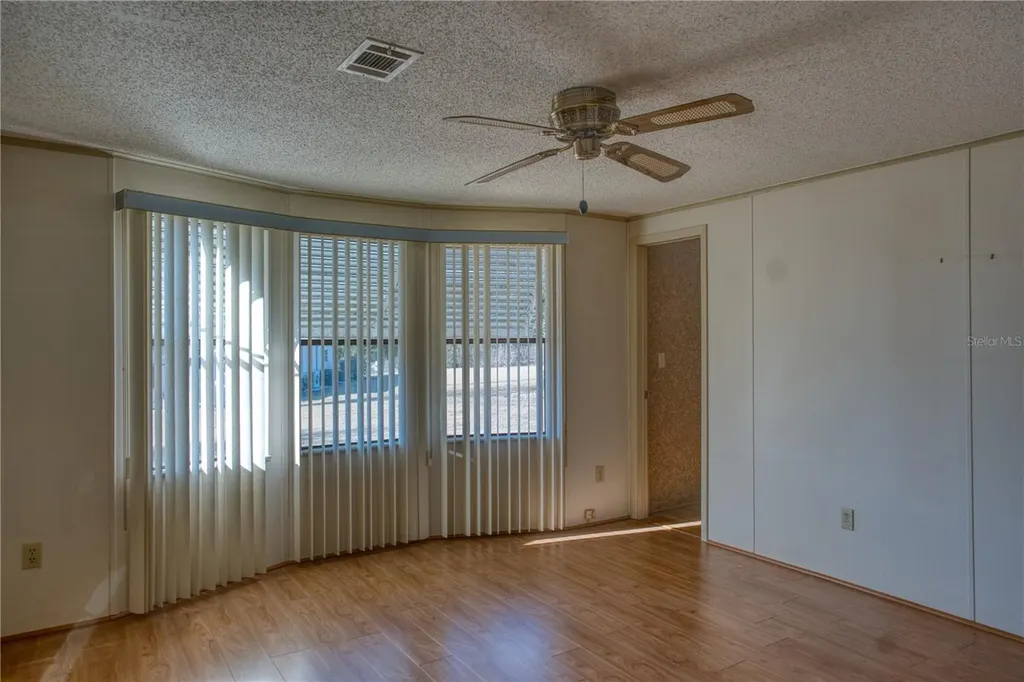 1863 W Schwartz Boulevard Lady Lake FL 32159
