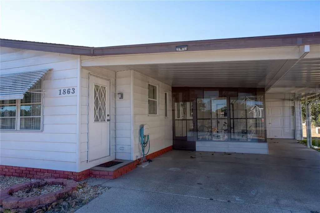1863 W Schwartz Boulevard Lady Lake FL 32159