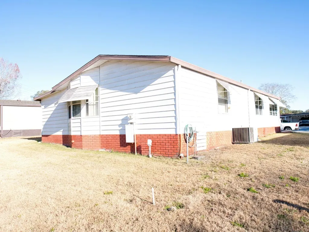 1863 W Schwartz Boulevard Lady Lake FL 32159