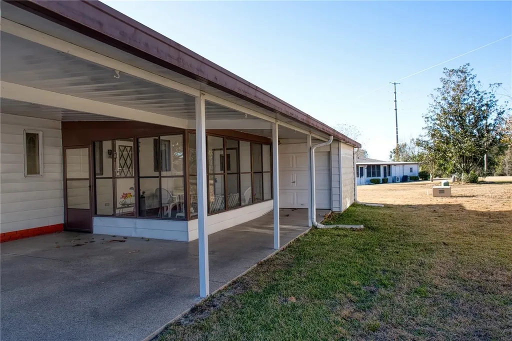 1863 W Schwartz Boulevard Lady Lake FL 32159
