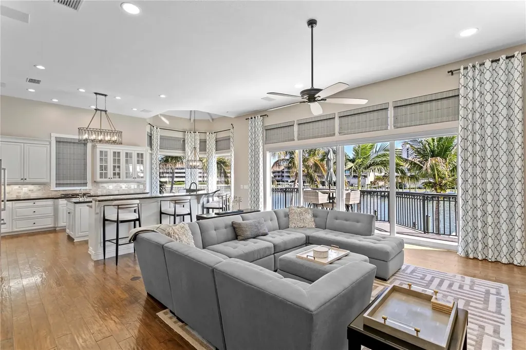 6103 Pasadena Point Boulevard S Gulfport FL 33707