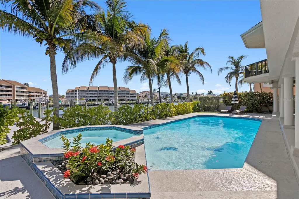 6103 Pasadena Point Boulevard S Gulfport FL 33707