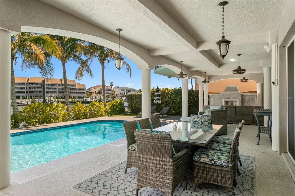 6103 Pasadena Point Boulevard S Gulfport FL 33707