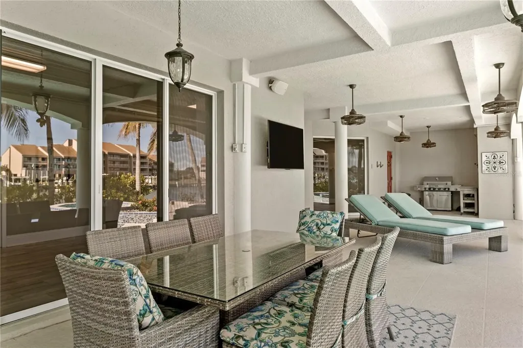 6103 Pasadena Point Boulevard S Gulfport FL 33707