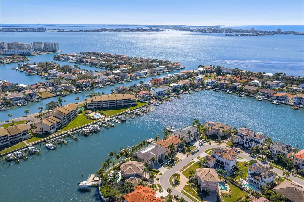 6103 Pasadena Point Boulevard S Gulfport FL 33707