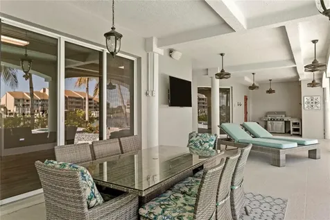 6103 Pasadena Point Boulevard S Gulfport FL 33707
